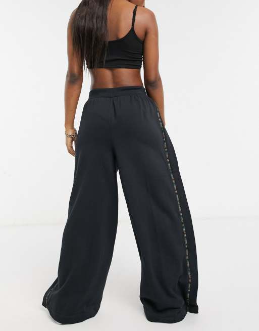 Nike black best sale wide leg joggers