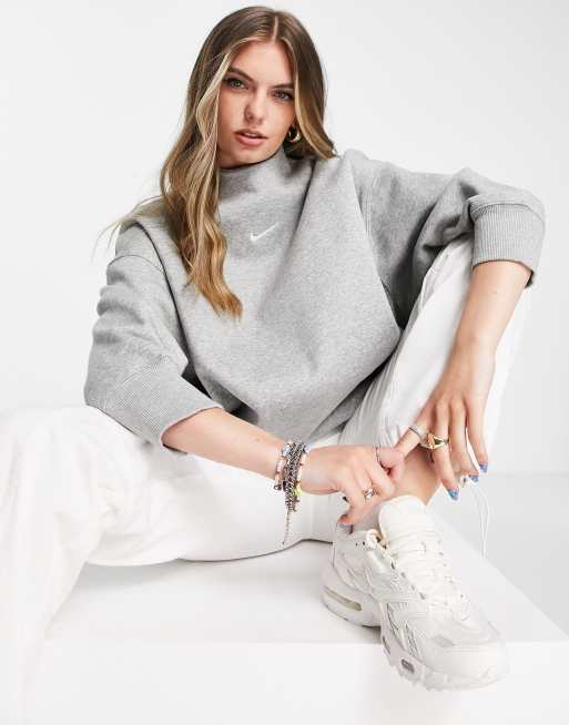 Nike - Ekstra oversized sweatshirt med mini-Swoosh og høj hals i grå og hvid