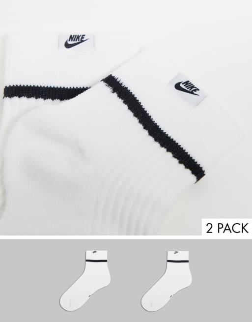 Nike snkr sox store essential quarter sock