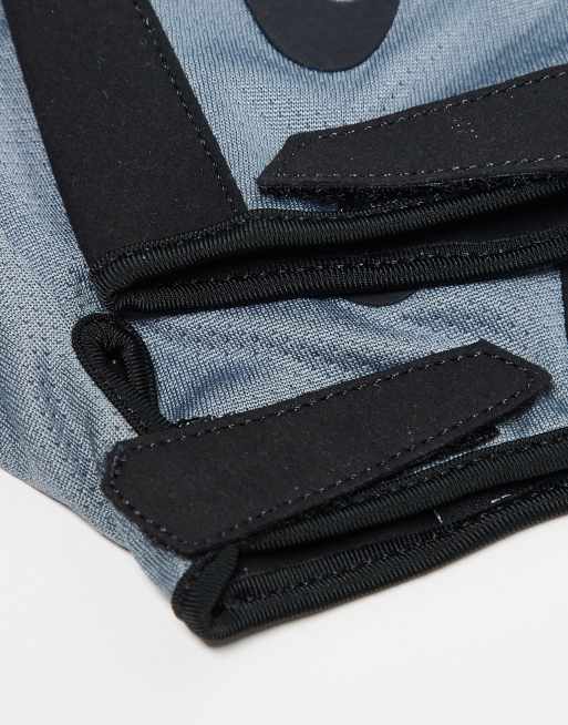 Nike - Essential 2.0 - Guanti da allenamento color grigio chiaro, 2 di 3