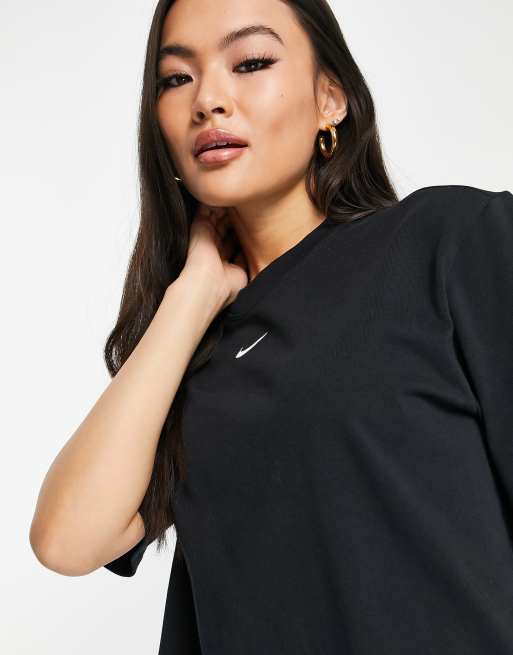 Nike essential best sale t shirt women's