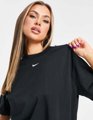 Nike essential boyfriend t shirt in black