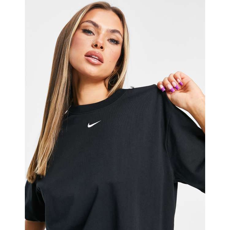 Nike women's hotsell boyfriend t shirt