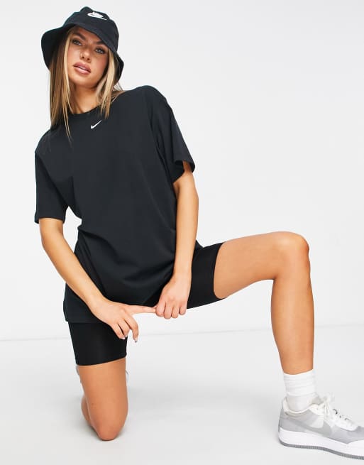 Nike Black Mini Swoosh Boyfriend T-Shirt  Black nikes, Nike dresses,  Boyfriend t shirt