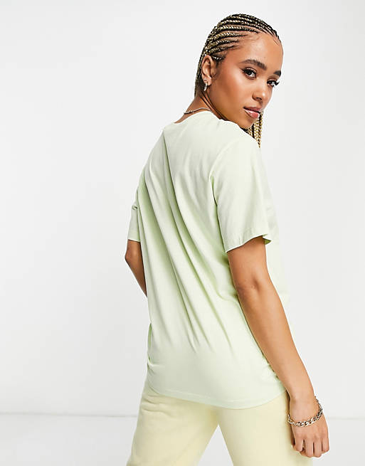 Tops Nike essential boyfriend t-shirt in lime green 