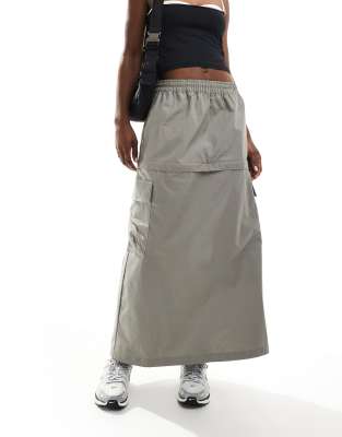 essential cargo midi skirt in gray