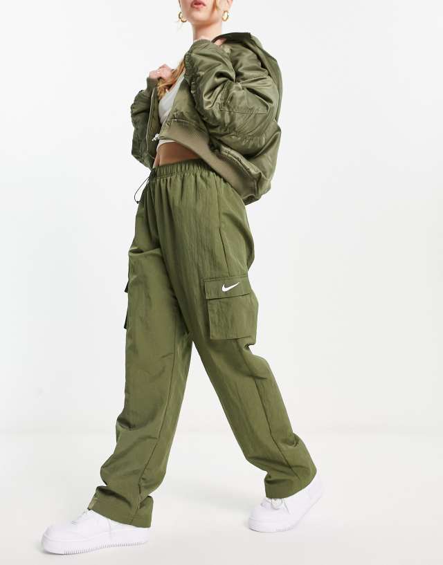 Nike Essential cargos in olive