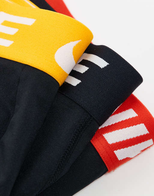 Nike - Essential - Confezione da 3 boxer aderenti in microfibra con elastico colorato in vita oro/rosso/nero, 2 di 3