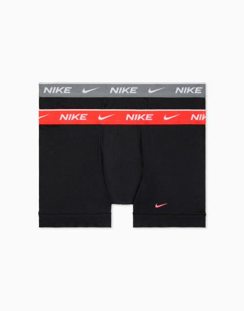 Nike - Essential - Confezione da 3 paia di boxer aderenti in cotone nero con elastico in vita rosso/grigio - view 1