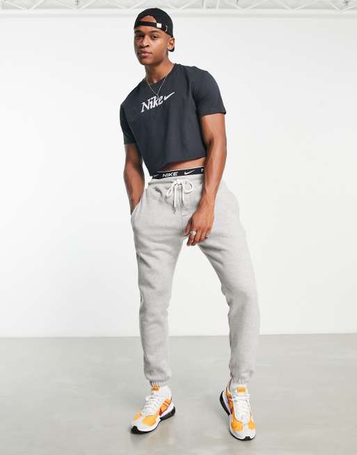 Nike Essential cropped T-shirt in black, 2 of 4