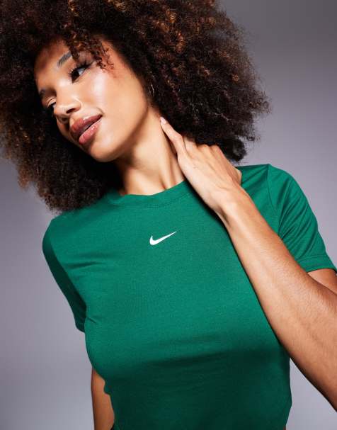 Nike essential cropped T-shirt in green - view 1