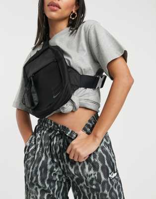 Essential crossbody bag in black-White