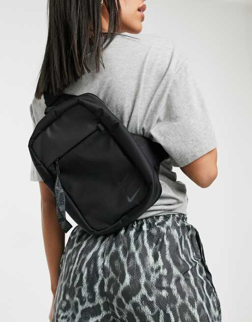 Nike hip pack essential hot sale