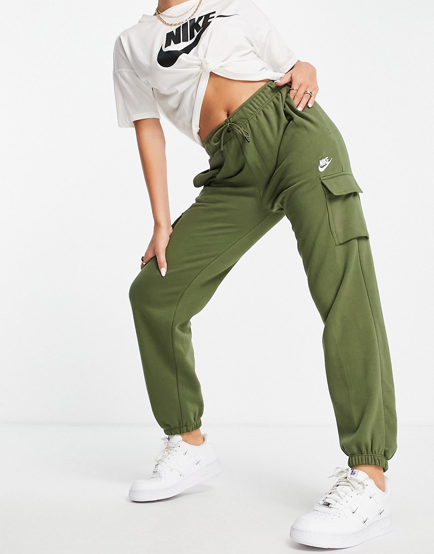 Nike essential fleece cargo sweatpants in khaki olive-Green