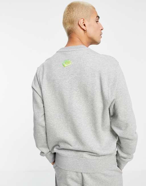 Nike Essential fleece multi logo crew neck sweatshirt in grey, 2 of 4