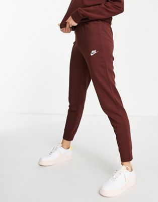 Nike essential fleece regular trackies in burgundy - ASOS Price Checker