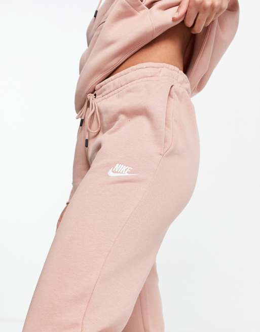 Nike slim essential discount joggers