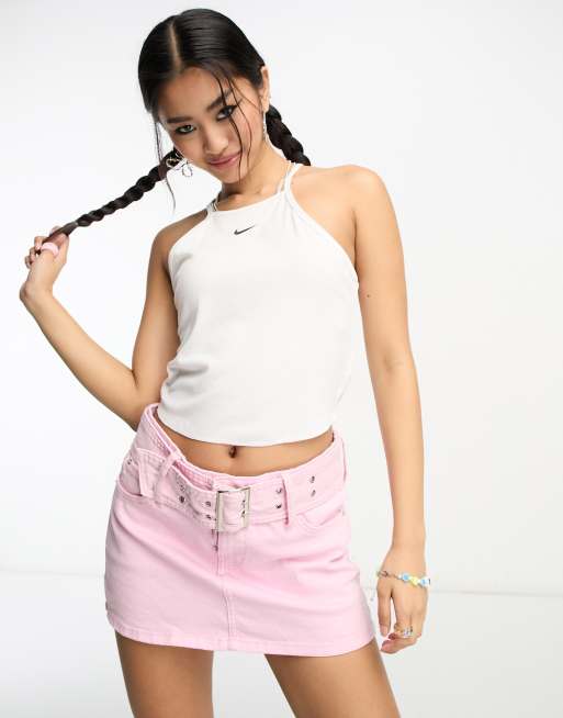 Nike - Essential - Geribbelde cami-tanktop met mini swoosh in wit