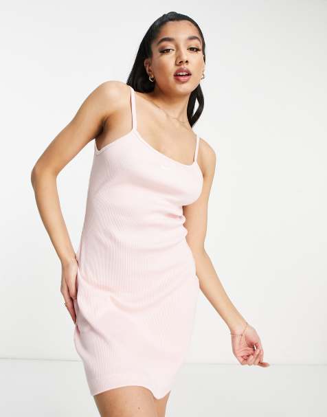 Nike - Essential - Geribbelde jurk met mini-swoosh in lichtroze - view 1