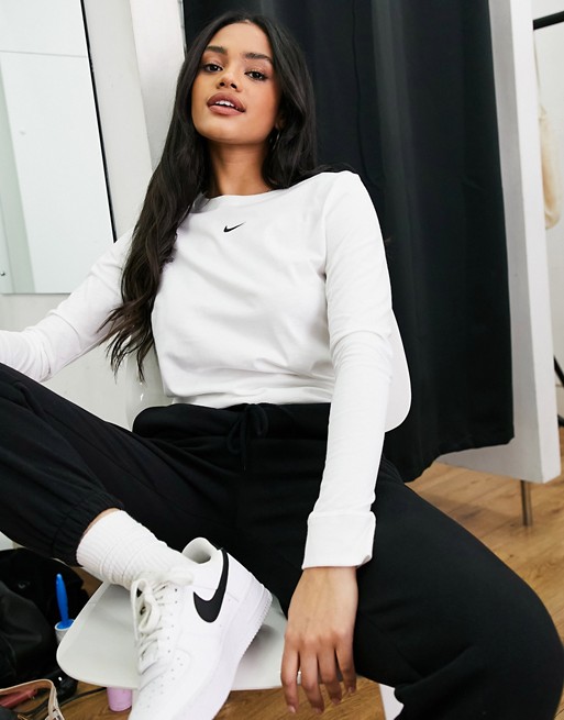 Nike essential long sleeve t-shirt in white - WHITE