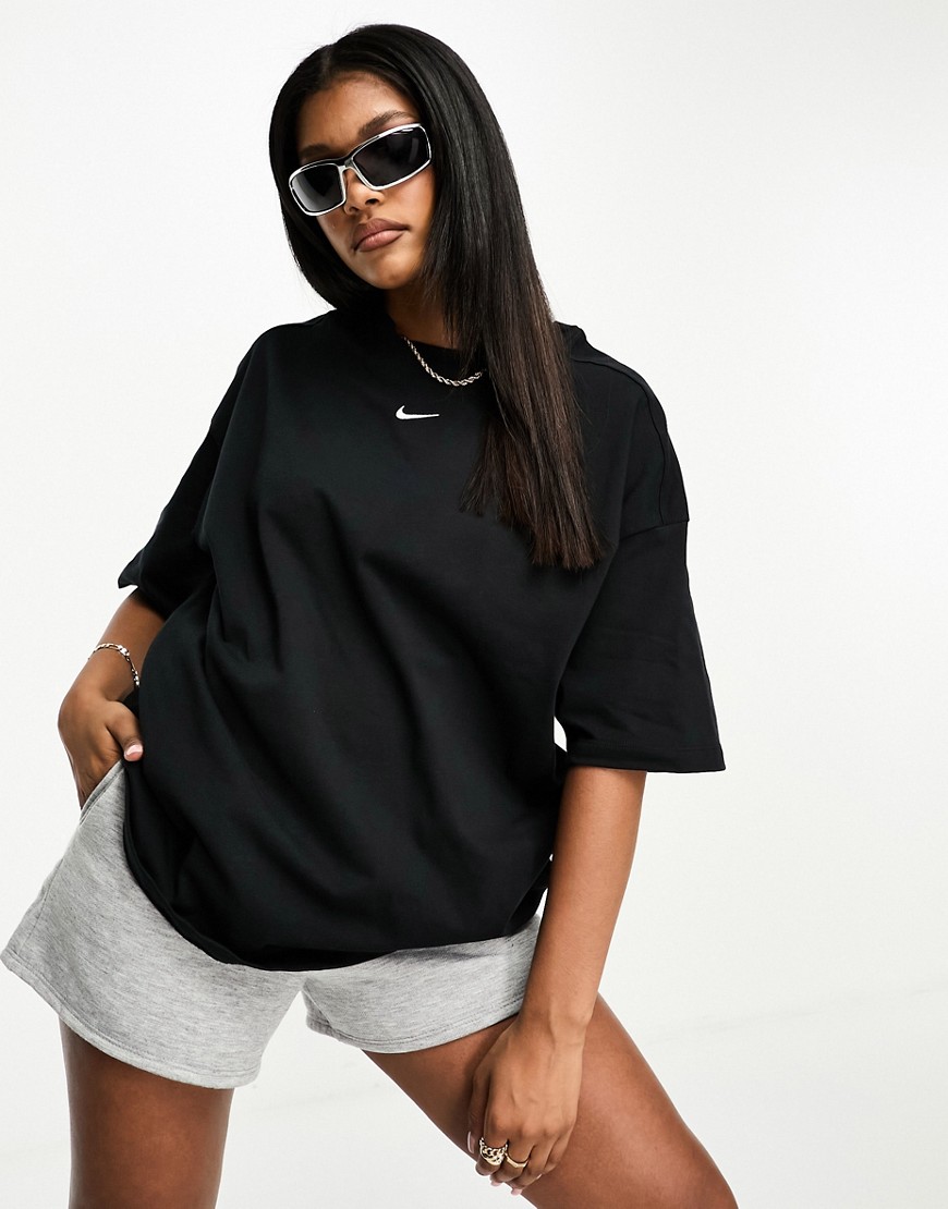 Nike Essential Boyfriend T-shirt In Black