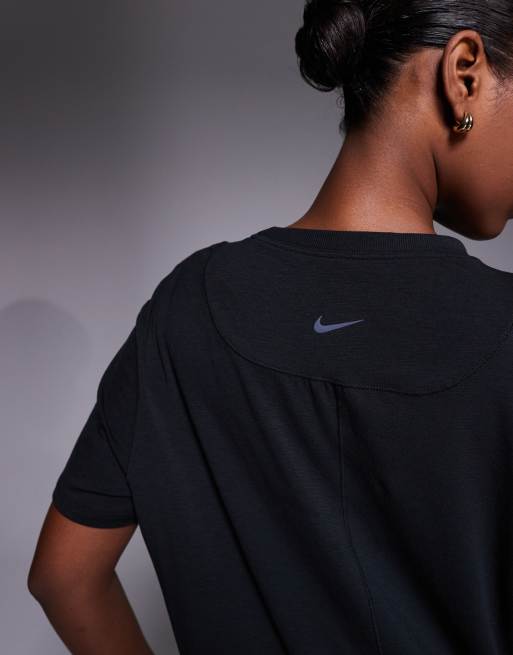 Nike Essential oversized t-shirt in black, 4 of 4