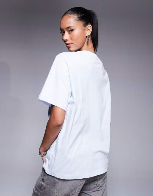 Nike Essential oversized t-shirt in light blue, 3 of 4