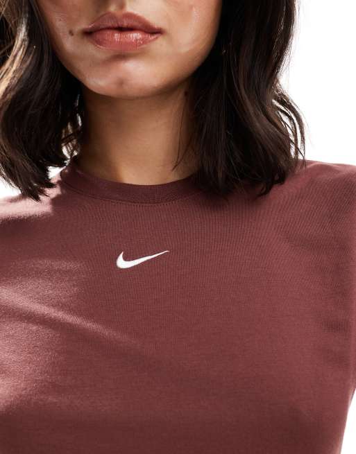 Nike Essential slim cropped t shirt in burgundy