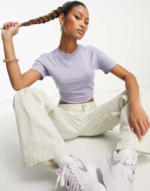 Nike essential outlet crop