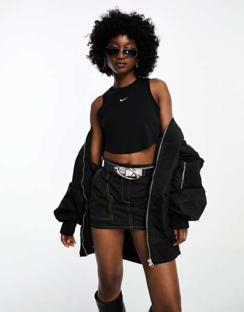 Nike Essential - Sort ribstrikket cropped top - view 1
