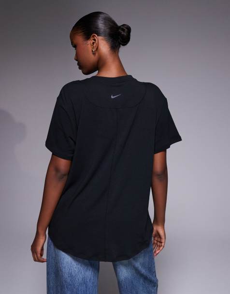Nike – Essential – Svart t-shirt i oversize - view 1
