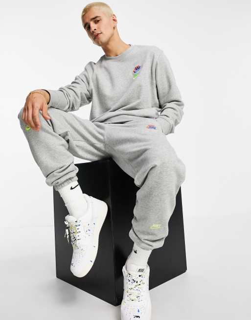 Nike - Essential - Sweat ras de cou en molleton avec logos multiples - Gris, 4 de 4