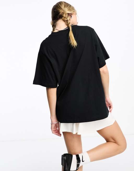 Nike Essential T-shirt in black, 3 of 4