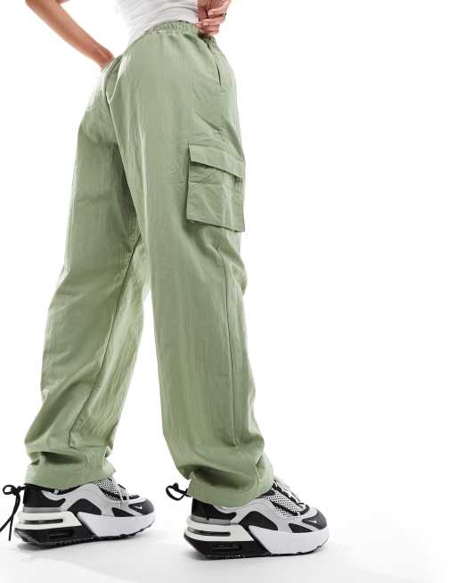 Nike Essential woven cargo sweatpants in green