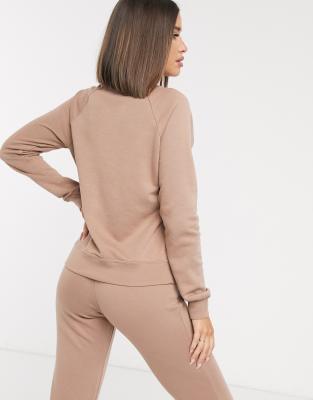 nike essentials beige crew neck sweatshirt