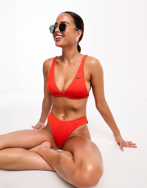 Nike – Essentials – Bikinihose in Rot mit schmalen Seiten, 3 von 4