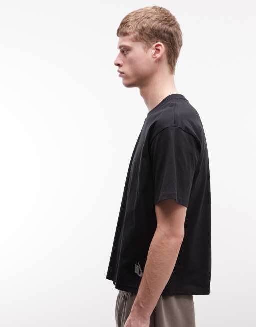 Nike Essentials boxy oversized T-shirt in black, 4 of 5