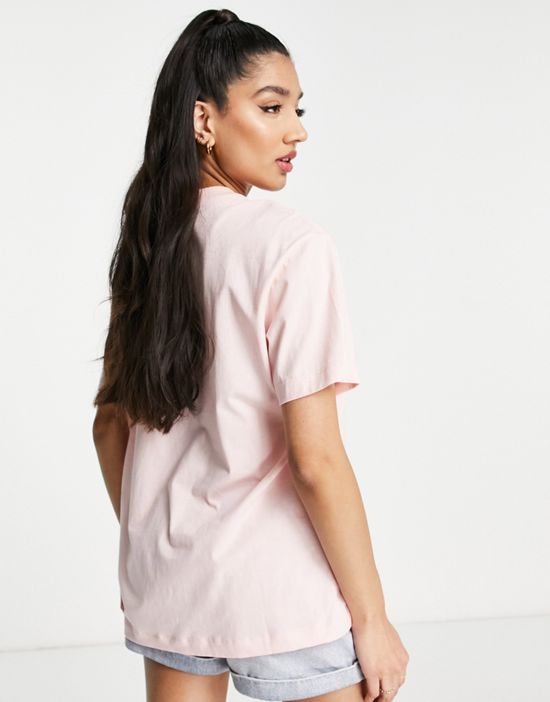 https://images.asos-media.com/products/nike-essentials-boyfriend-t-shirt-in-pink/202367342-2?$n_550w$&wid=550&fit=constrain