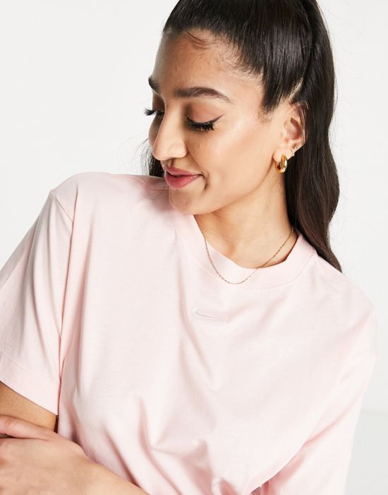 https://images.asos-media.com/products/nike-essentials-boyfriend-t-shirt-in-pink/202367342-3?$n_550w$&wid=550&fit=constrain