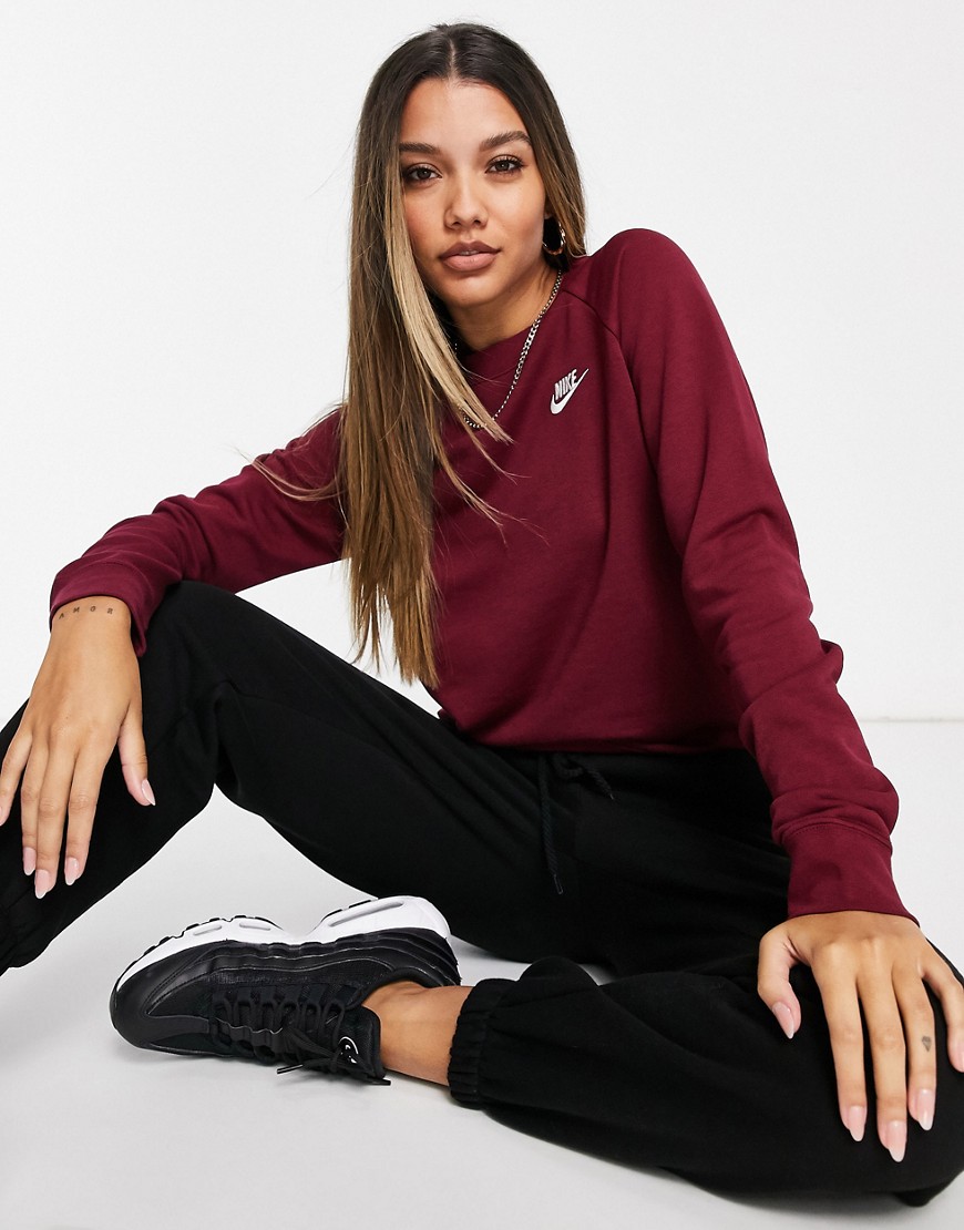 Nike essentials crew neck sweatshirt in burgundy-Red