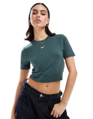 Nike - Essentials - Cropped-T-Shirt in Grün