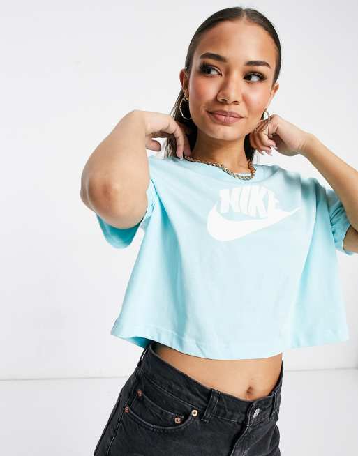 Nike / Women's Essential Futura Crop Top