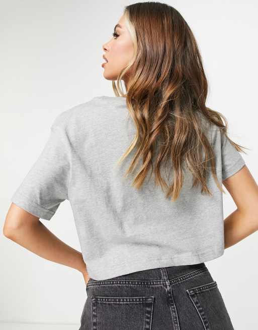 Nike – Essentials – Kurz geschnittenes T-Shirt in Grau, 2 von 4