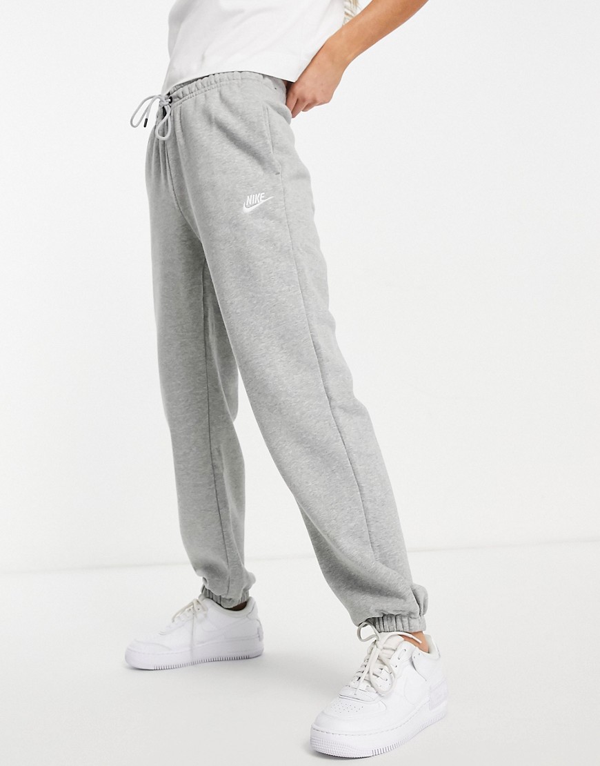 Nike essentials loose fit sweatpant in gray-Grey