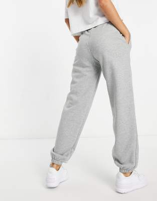 nike essentials loose fit sweatpants