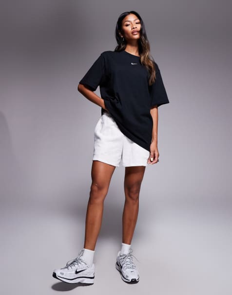 Nike Essentials oversized t-shirt in black - view 1