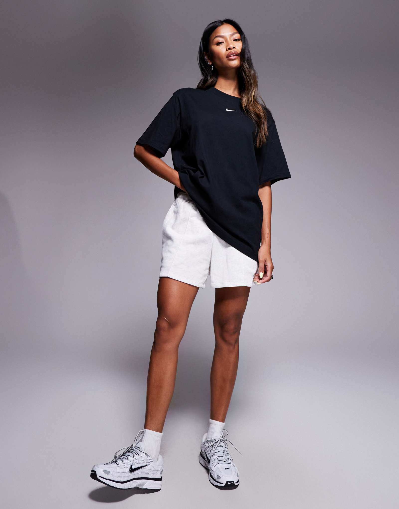 Черная футболка оверсайз от Nike Essentials