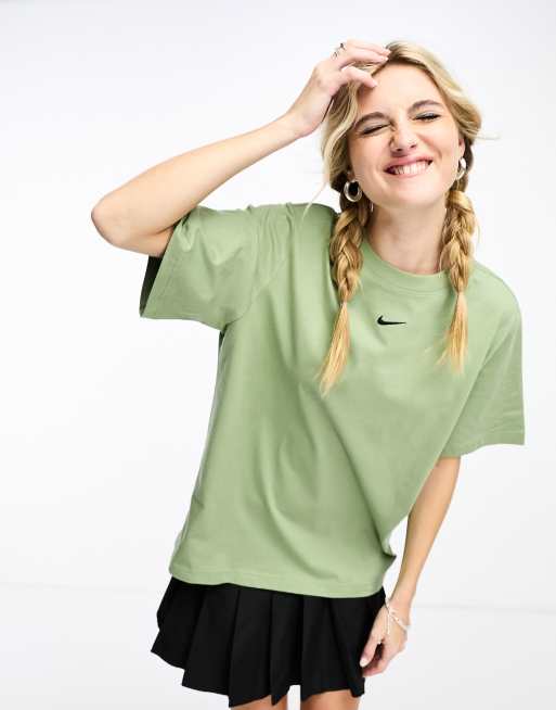 Nike Sportswear Essential Women's Oversized short-sleeve T-Shirt.