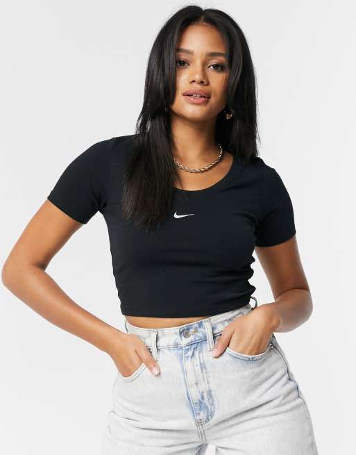 Nike essential 2025 crop top