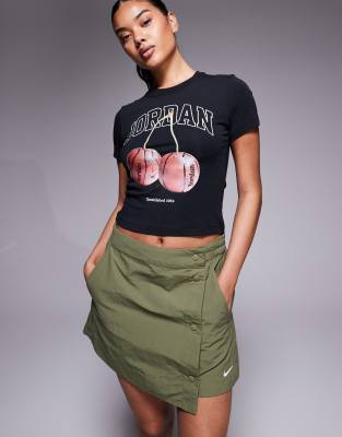 Nike Essentials Woven Skort In Green